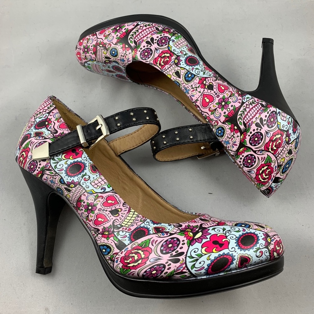 One-of-kind SUGAR SKULL HYDROGRAPHIC pumps 💕💀💕